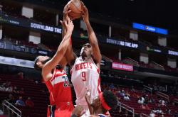 斯图加特训练开放日，今晚调整名单引欢呼，亚冠在即，临场指挥获称赞 -乐鱼彩票